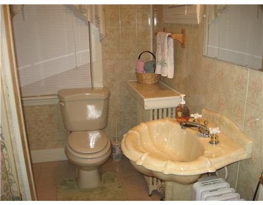 1044 Kingview Road Scottdale, PA 15683 - Photo 15 of 18 Full Bath.