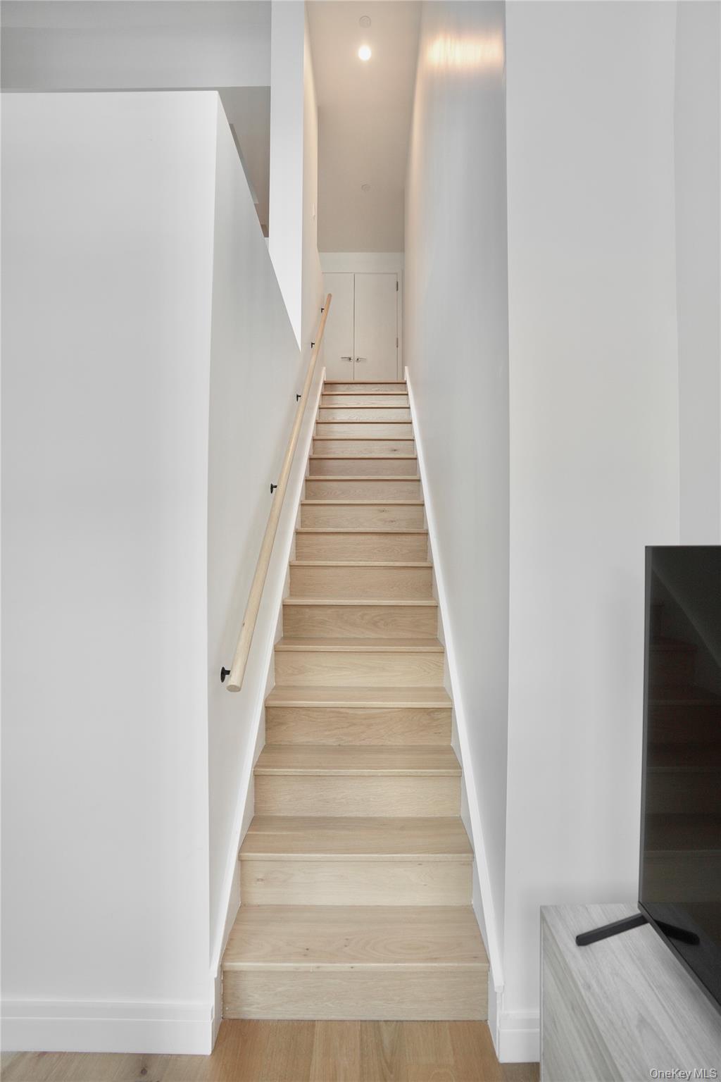 24-16 Queens Plaza South, Unit 2D Queens, NY 11101 - Photo 8 of 28 a view of entryway