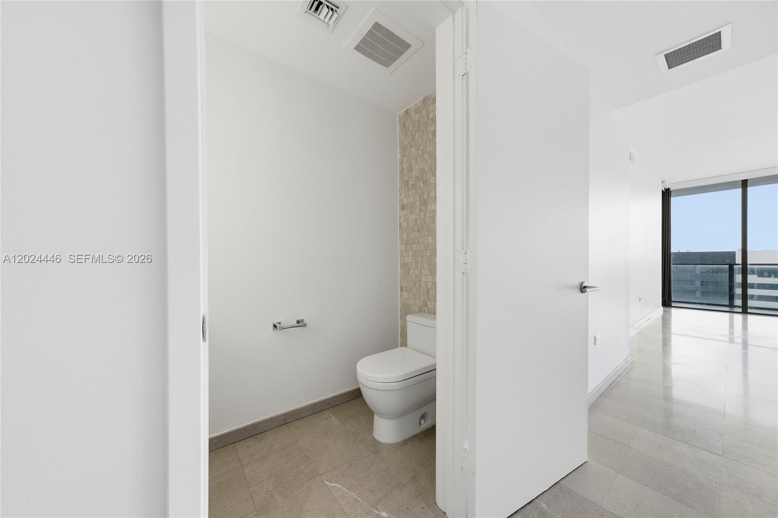 88 Southwest 7th Street, Unit 2008 Miami, FL 33130 - Photo 44 of 47