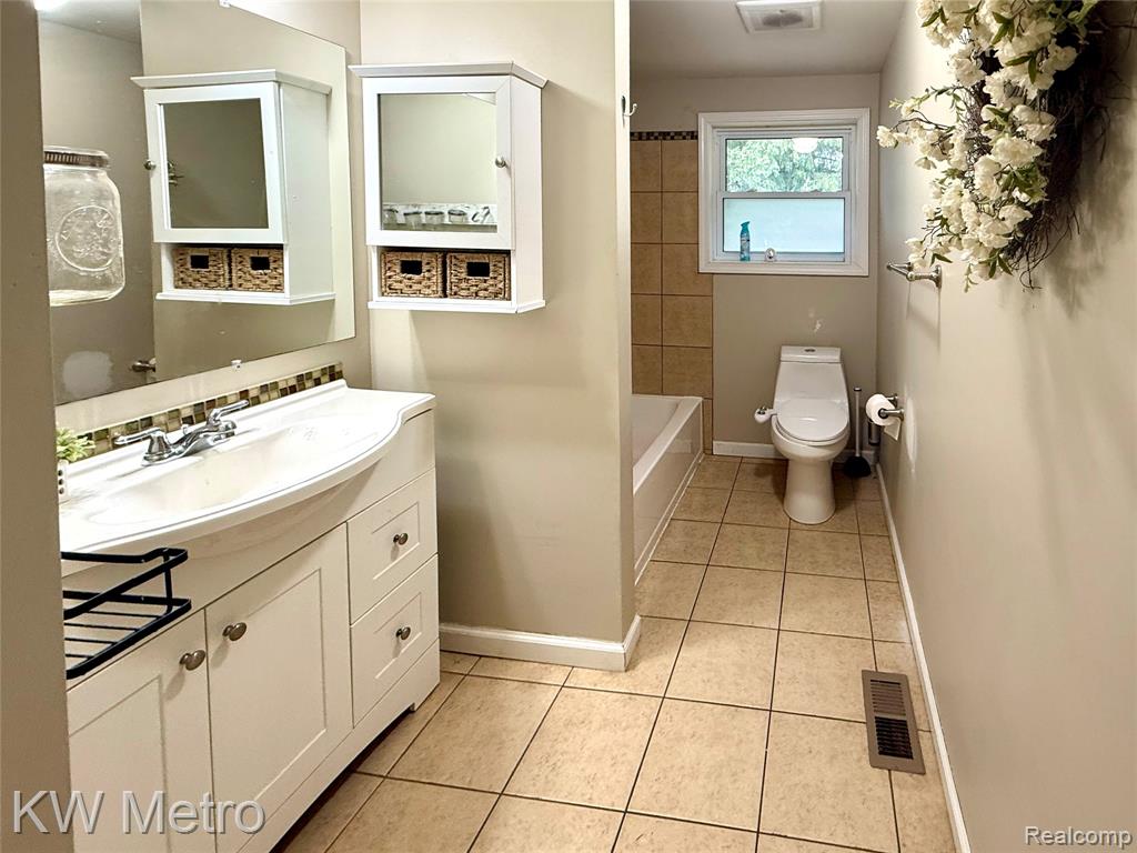 5036 Beecher Road Flint, MI 48532 - Photo 8 of 26 Gallery Image 8
