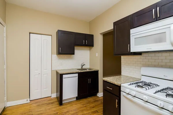 $1,414 | 2344 North Kenneth Avenue, Unit 1W, Chicago, IL 60639