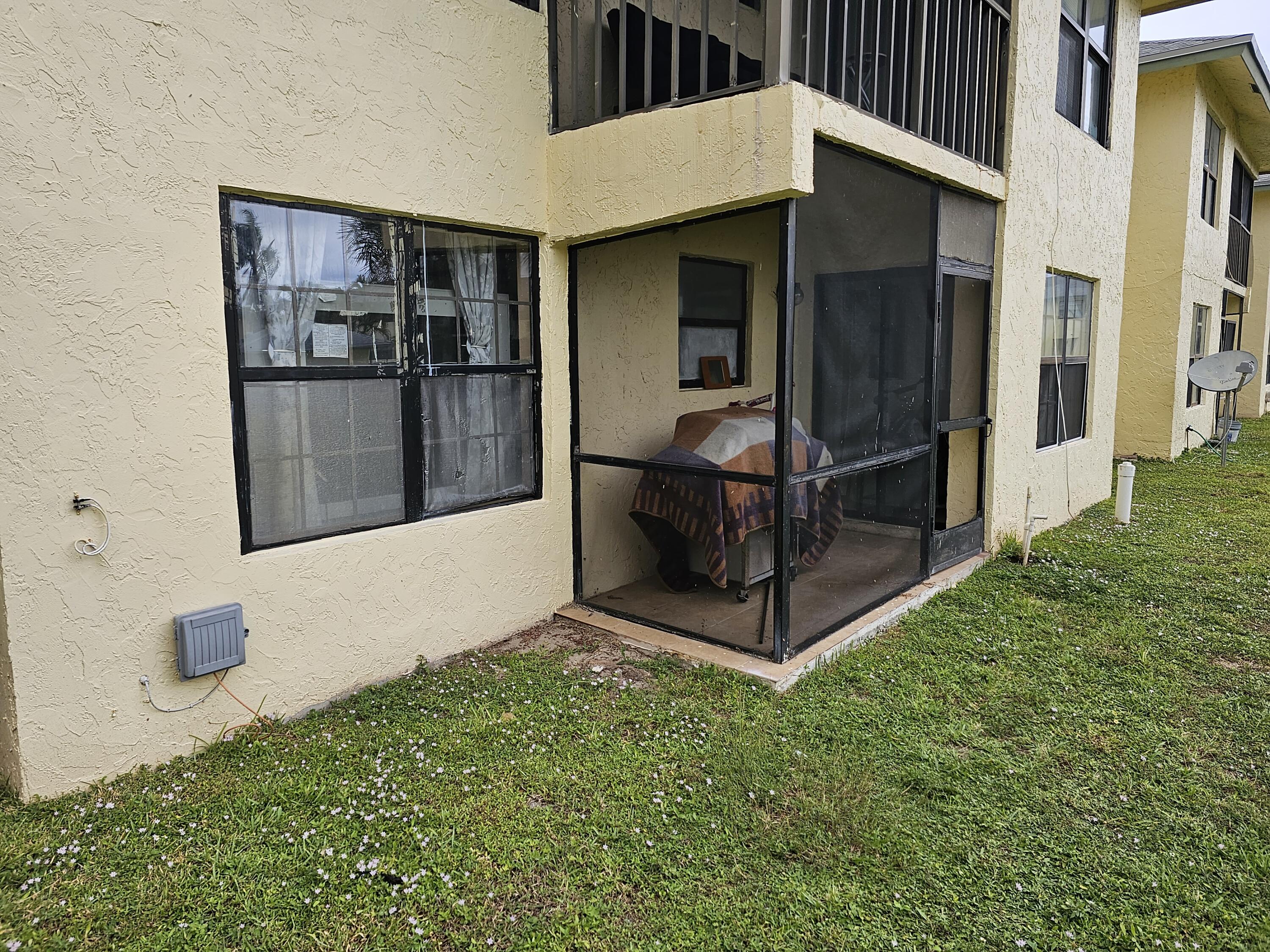 2307 Linton Ridge Circle, Unit C9 Delray Beach, FL 33444 - Photo 2 of 3 Screened Proch