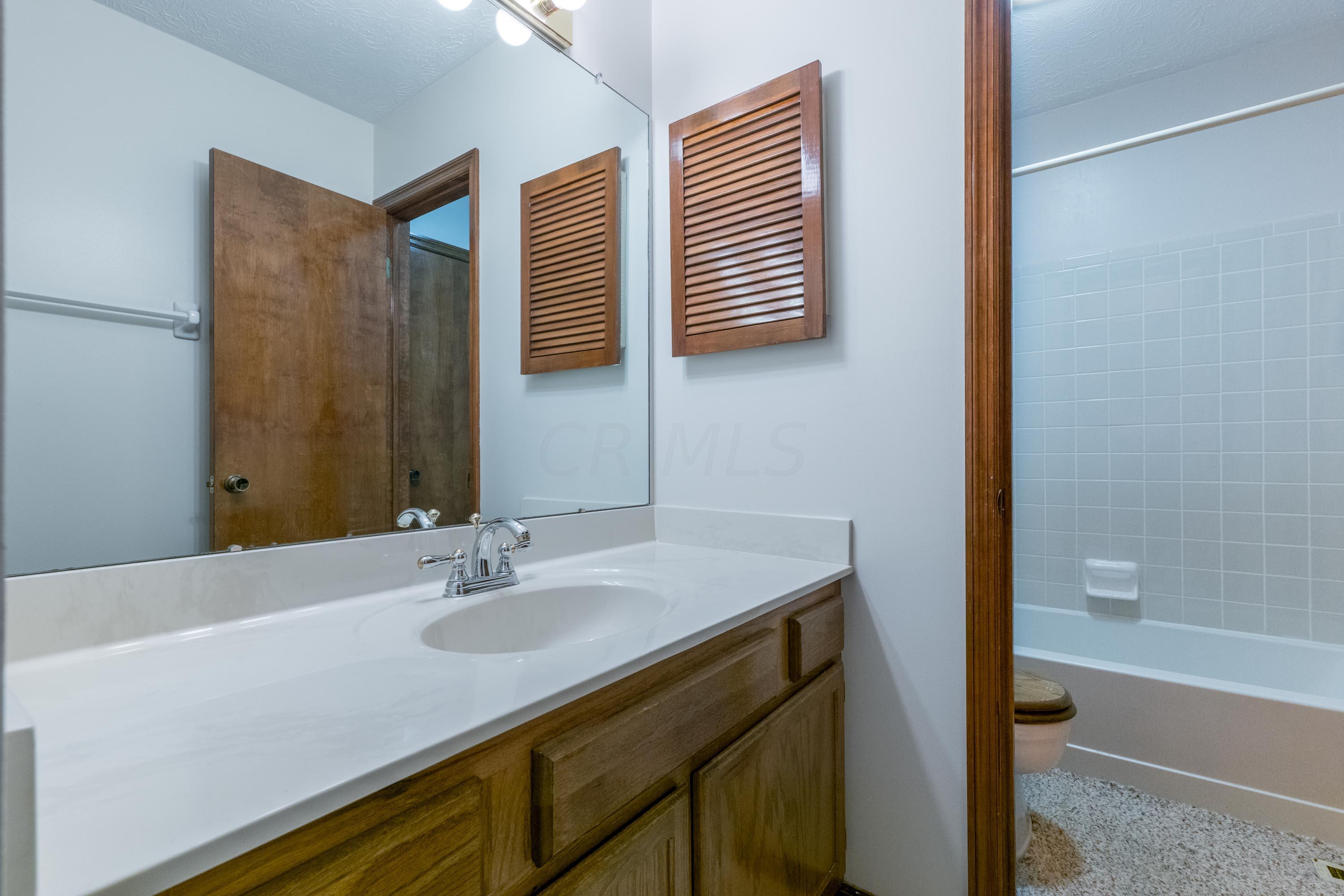 5275 Timberline Road, Unit 147 Columbus, OH 43220 - Photo 27 of 41 Full Bath