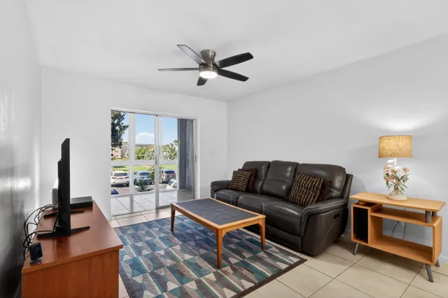 $135,000 | 2615 Northeast 1st Court, Unit 201, Boynton Beach, FL 33435