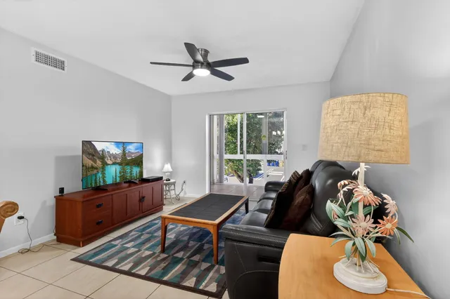$135,000 | 2615 Northeast 1st Court, Unit 201, Boynton Beach, FL 33435