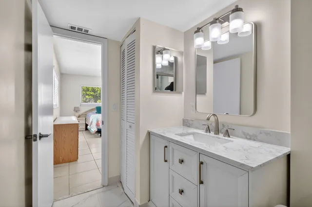 $135,000 | 2615 Northeast 1st Court, Unit 201, Boynton Beach, FL 33435