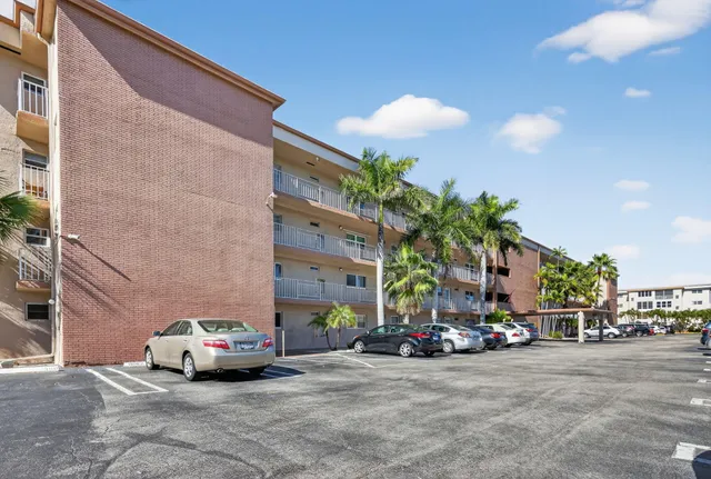 $135,000 | 2615 Northeast 1st Court, Unit 201, Boynton Beach, FL 33435