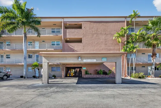 $135,000 | 2615 Northeast 1st Court, Unit 201, Boynton Beach, FL 33435