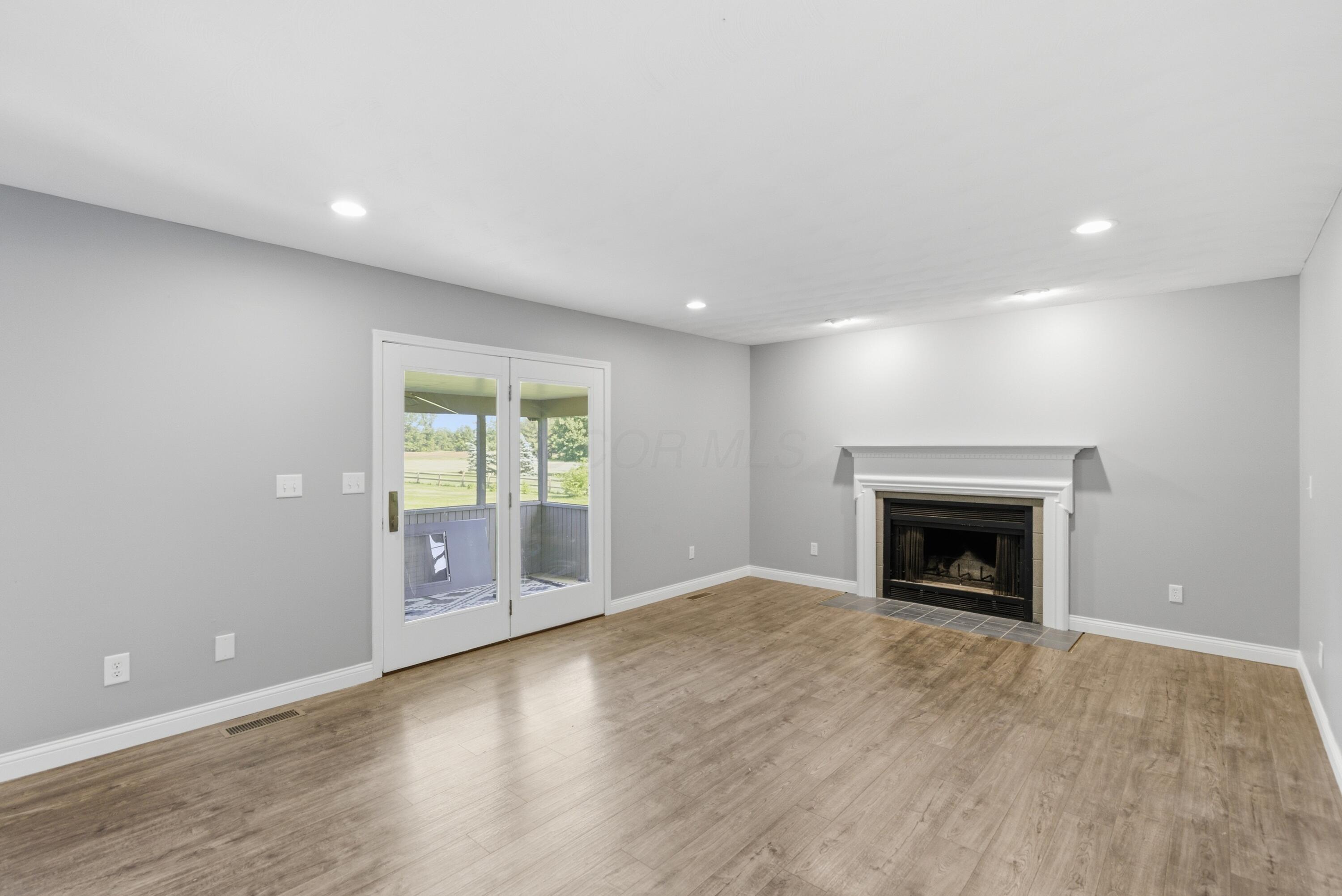 3765 Piatt Road Delaware, OH 43015 - Photo 12 of 31 Family room