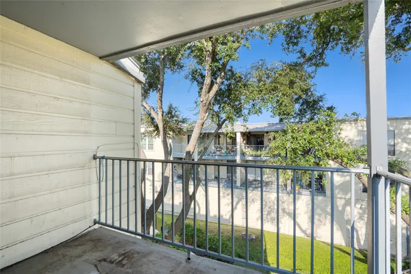 $1,300 | 4001 East NASA Parkway, Unit 213, El Lago, TX 77586