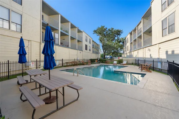 $1,300 | 4001 East NASA Parkway, Unit 213, El Lago, TX 77586