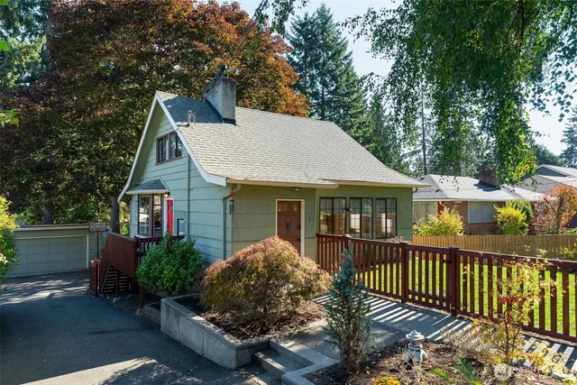 $1,100,000 | 18344 Wallingford Avenue North, Shoreline, WA 98133