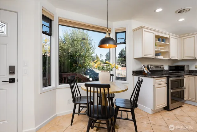 $1,100,000 | 18344 Wallingford Avenue North, Shoreline, WA 98133