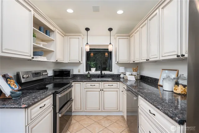 $1,100,000 | 18344 Wallingford Avenue North, Shoreline, WA 98133