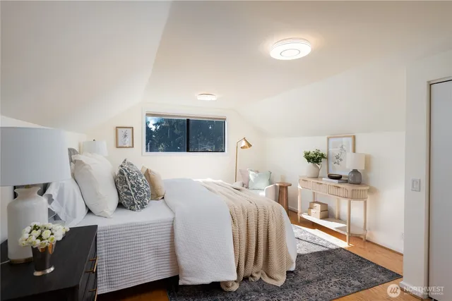 $1,100,000 | 18344 Wallingford Avenue North, Shoreline, WA 98133