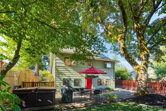 $1,100,000 | 18344 Wallingford Avenue North, Shoreline, WA 98133