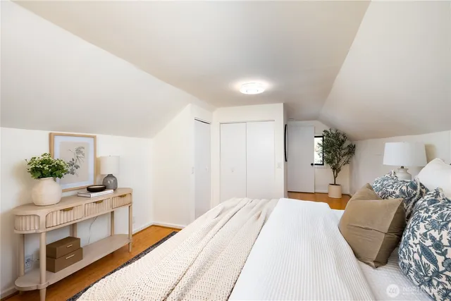 $1,100,000 | 18344 Wallingford Avenue North, Shoreline, WA 98133