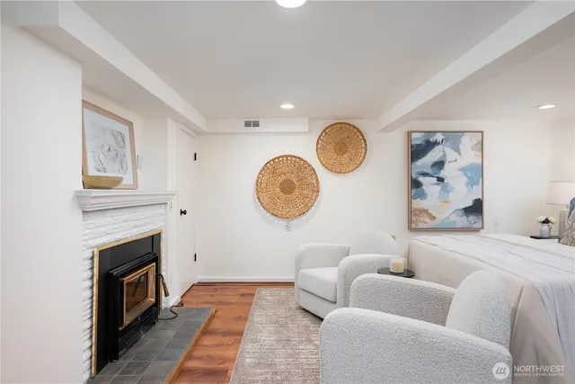 $1,100,000 | 18344 Wallingford Avenue North, Shoreline, WA 98133