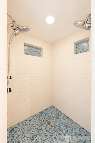 $1,100,000 | 18344 Wallingford Avenue North, Shoreline, WA 98133