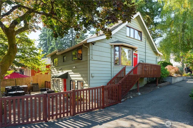 $1,100,000 | 18344 Wallingford Avenue North, Shoreline, WA 98133