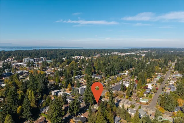 $1,100,000 | 18344 Wallingford Avenue North, Shoreline, WA 98133