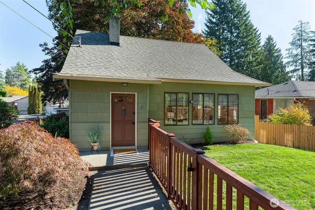 $1,100,000 | 18344 Wallingford Avenue North, Shoreline, WA 98133