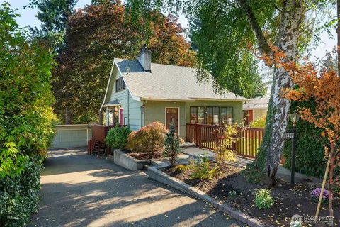 $1,050,000 | 18344 Wallingford Avenue North, Shoreline, WA 98133