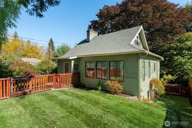 $1,100,000 | 18344 Wallingford Avenue North, Shoreline, WA 98133