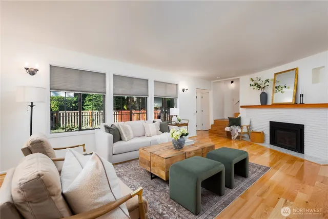 $1,100,000 | 18344 Wallingford Avenue North, Shoreline, WA 98133