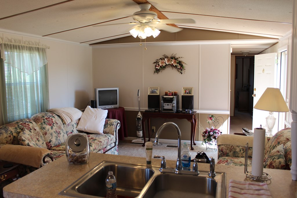 210 Mills Loop Road Mount Olive, NC 28365 - Photo 4 of 24 Gallery Image 4