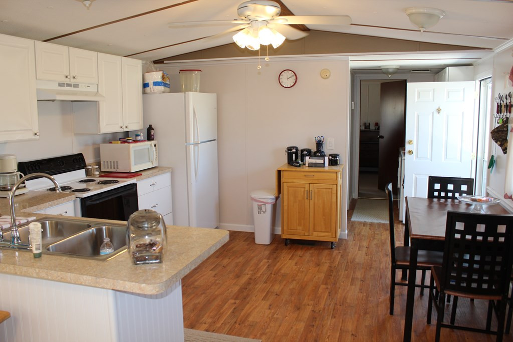 210 Mills Loop Road Mount Olive, NC 28365 - Photo 6 of 24 Gallery Image 6