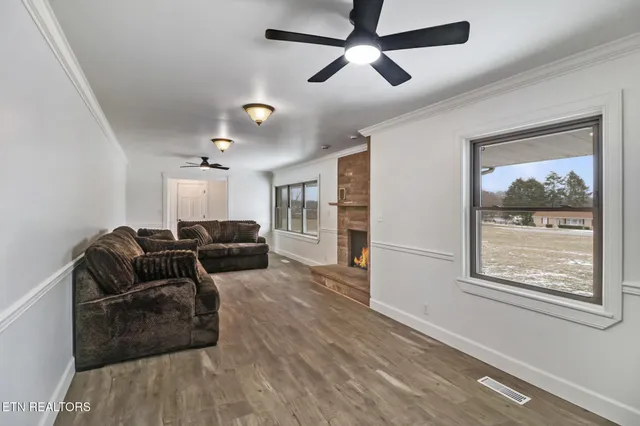 $489,900 | 1128 Allardt Highway, Jamestown, TN 38556