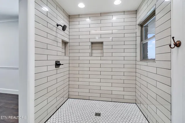 $489,900 | 1128 Allardt Highway, Jamestown, TN 38556