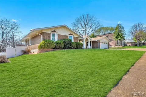 $398,000 | 1531 Heirloom Court, St. Louis, MO 63146