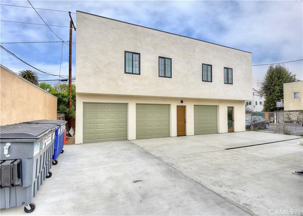 375 Termino Avenue, Unit A Long Beach, CA 90814 - Photo 11 of 13 a front view of a house with a garage