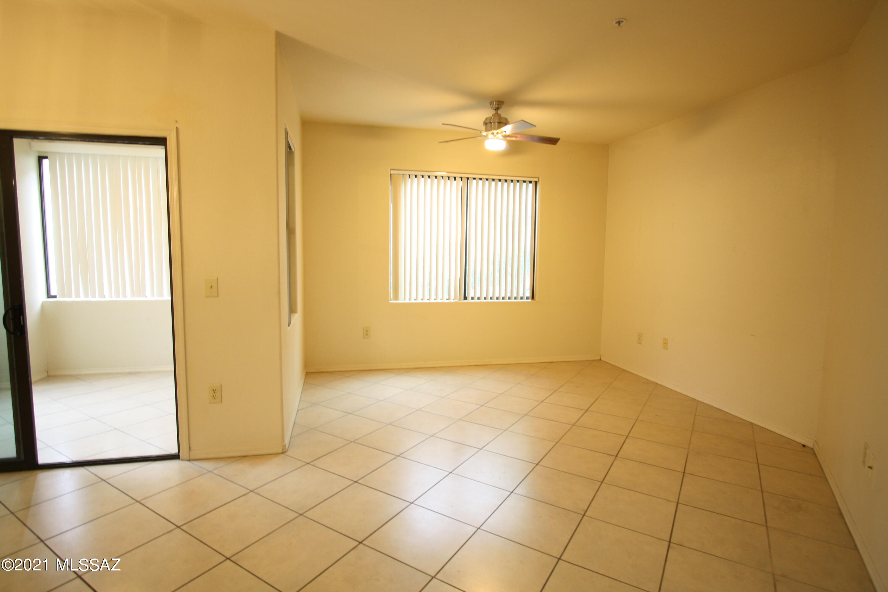 2550 East River Road, Unit 5104 Tucson, AZ 85718 - Photo 2 of 14 a view of an empty room with window