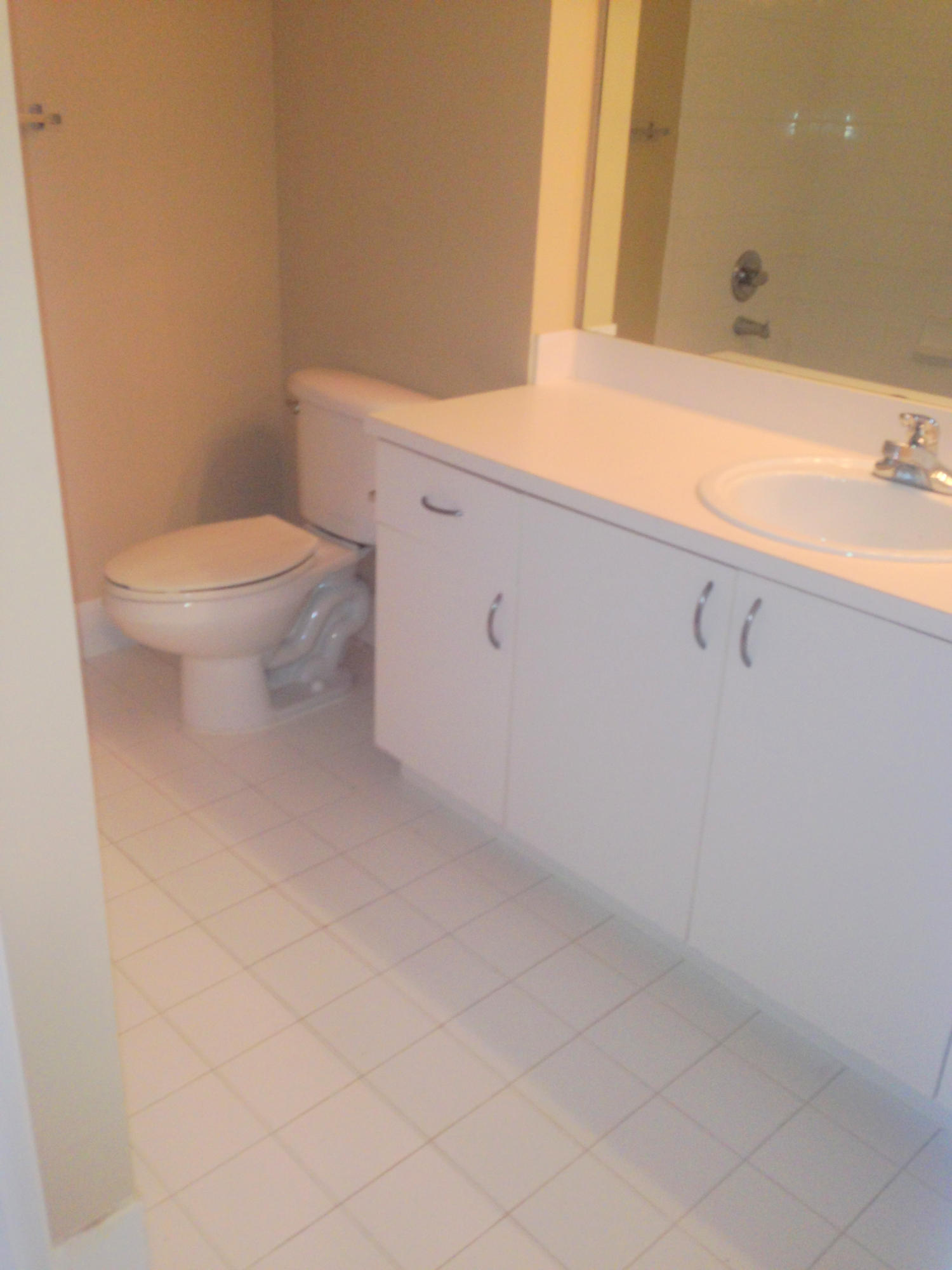 3854 Lyons Road, Unit 2085 Coconut Creek, FL 33073 - Photo 4 of 13 3854 Lyons Rd #208-5 bathroom