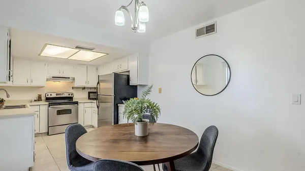 $2,100 | 16 West Loma Vista Drive, Unit 104, Tempe, AZ 85282