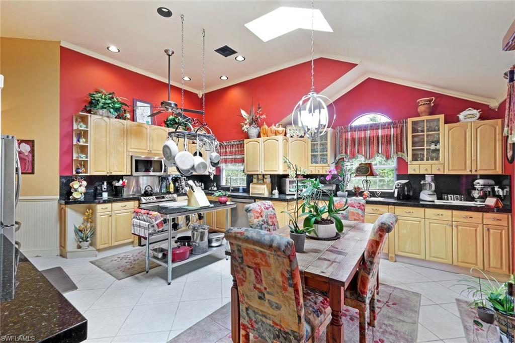 84 Valley Stream Lane Naples, FL 34113 - Photo 9 of 24 Gallery Image 9