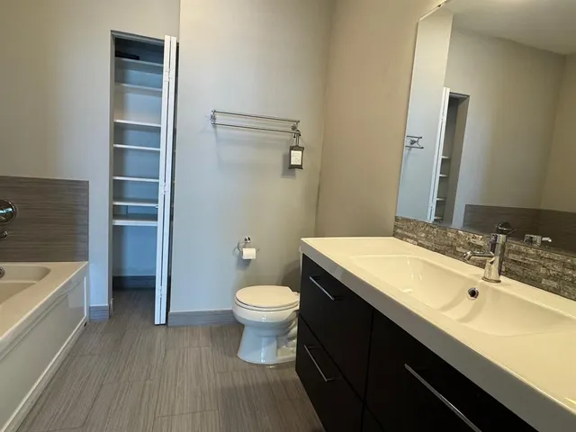 $3,200 | 313 Northeast 2nd Street, Unit 703, Fort Lauderdale, FL 33301