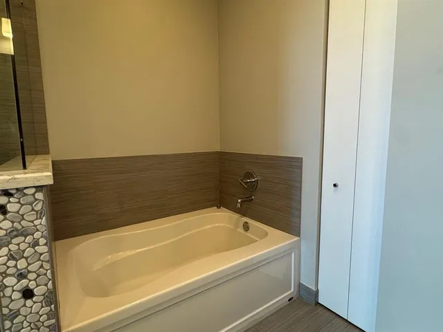 $3,200 | 313 Northeast 2nd Street, Unit 703, Fort Lauderdale, FL 33301