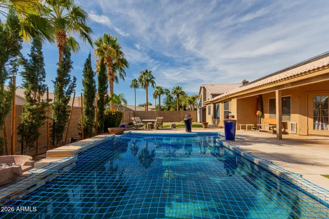 a view of a house with backyard and garden
