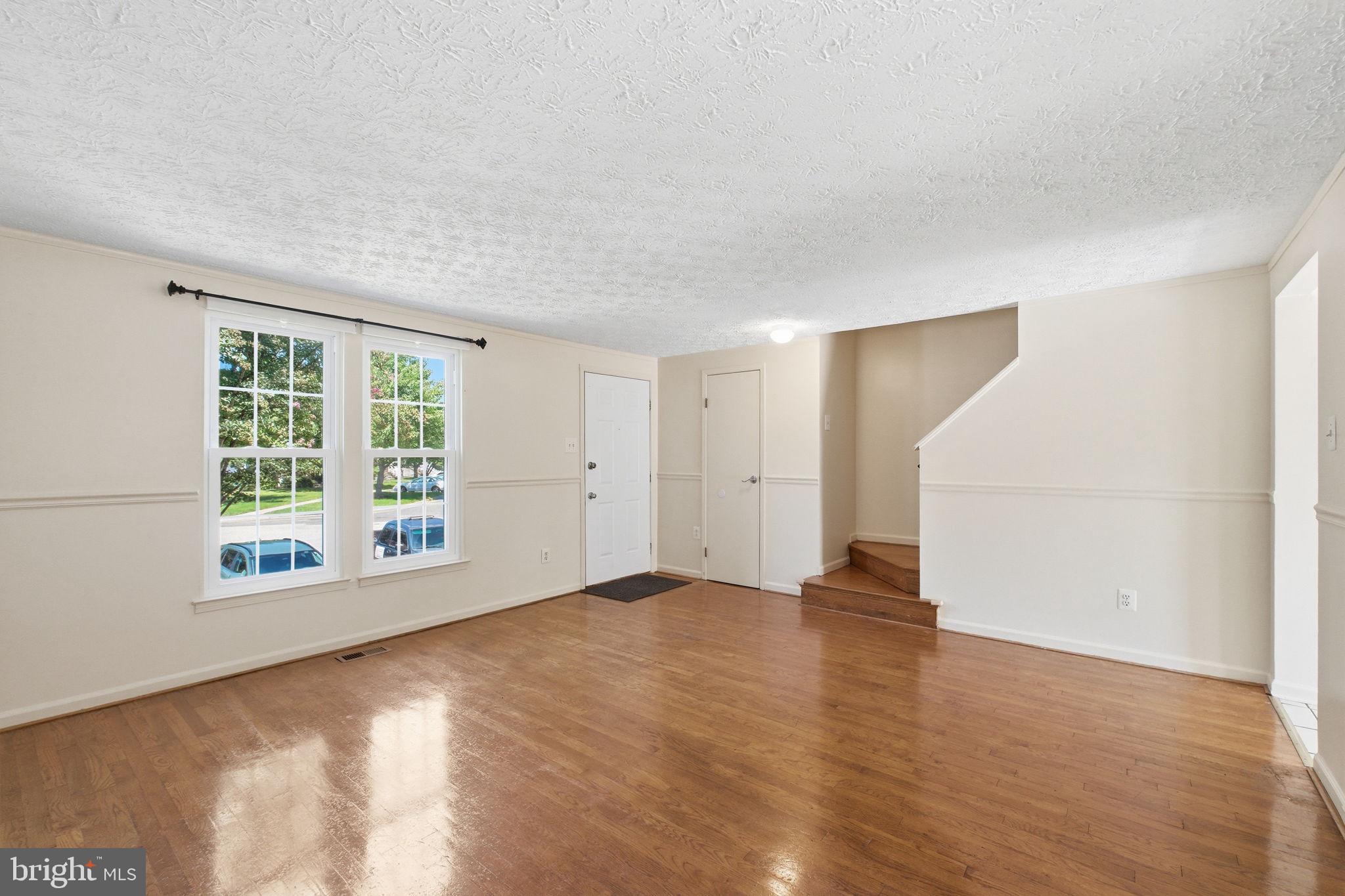 6989 Villa-Del-Rey Court Springfield, VA 22150 - Photo 3 of 20 Gallery Image 3