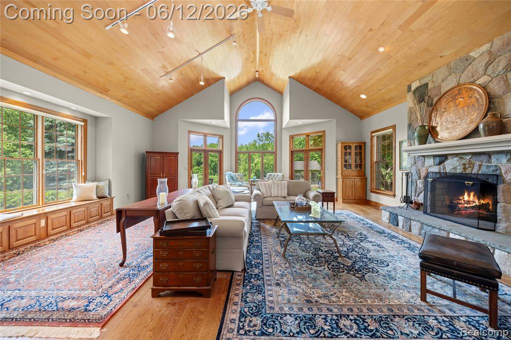 905 Spring Drive Northville, MI 48167 - Photo 18 of 98
