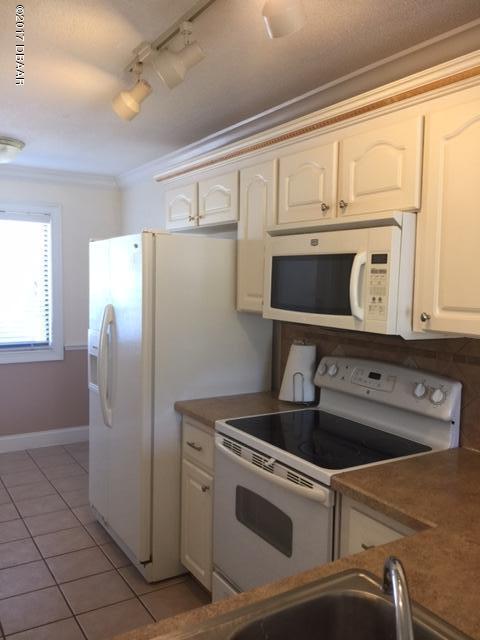 480 Reed Canal Road, Unit 11 South Daytona, FL 32119 - Photo 6 of 18 kitchen