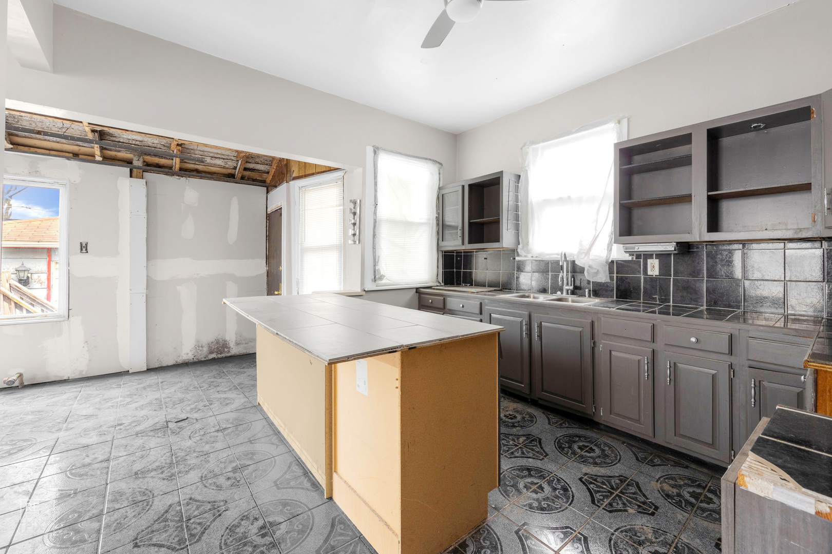 8629 South Union Avenue Chicago, IL 60620 - Photo 2 of 14