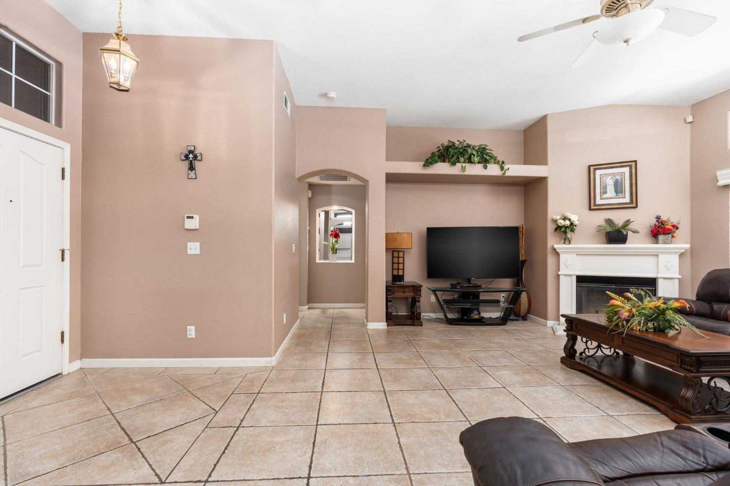 5074 West Decatur Avenue Fresno, CA 93722 - Photo 11 of 34 Gallery Image 11