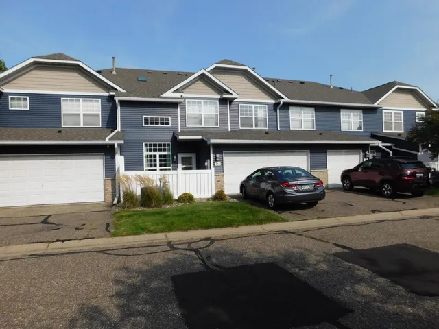 $254,900 | 484 Hickory Lane North, Oakdale, MN 55128