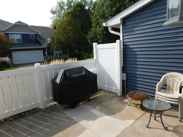 $254,900 | 484 Hickory Lane North, Oakdale, MN 55128