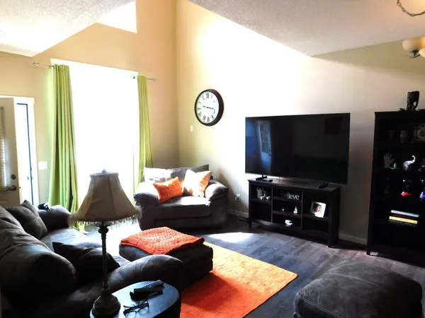 $254,900 | 484 Hickory Lane North, Oakdale, MN 55128
